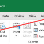 Chọn mục Excel Add-ins trong thẻ Developer trên thanh Ribbon