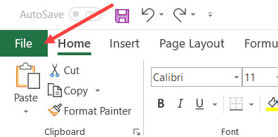 Chọn thẻ File trên thanh công cụ Ribbon của Excel