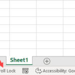 Dòng chữ Scroll Lock hiển thị trên thanh trạng thái Excel để báo hiệu tính năng đang bật