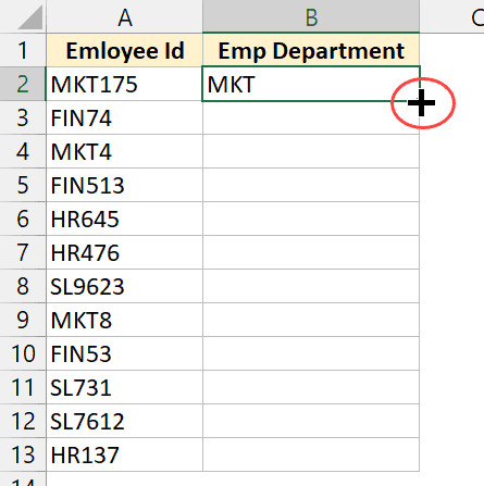 Kéo thả chuột tại góc dưới ô để sao chép dữ liệu
