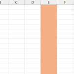 Minh họa một cột (column) được bôi đen theo chiều dọc trong Excel