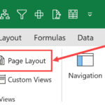 Người dùng nhấp vào tùy chọn Page Layout trên thanh công cụ Excel