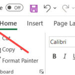 Nhấn vào thẻ File trên thanh công cụ Excel để bắt đầu quá trình in