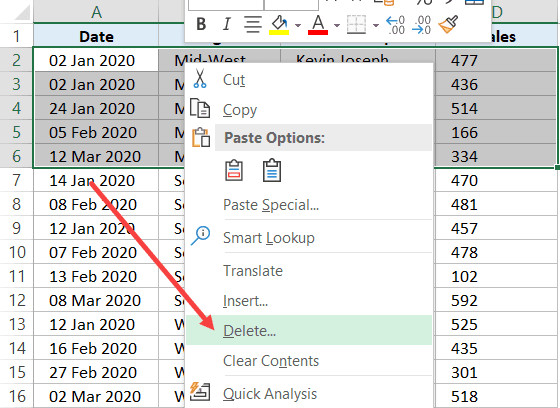 Nhấp chuột phải và chọn Delete sau khi chọn tất cả các ô của bản ghi bạn muốn xóa