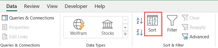 Nhấp vào biểu tượng Sort trong nhóm công cụ Sort and Filter