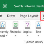 Nhấp vào tab Formulas trên thanh công cụ Excel