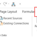 Nhấp vào thẻ Data trên thanh công cụ Ribbon của Excel